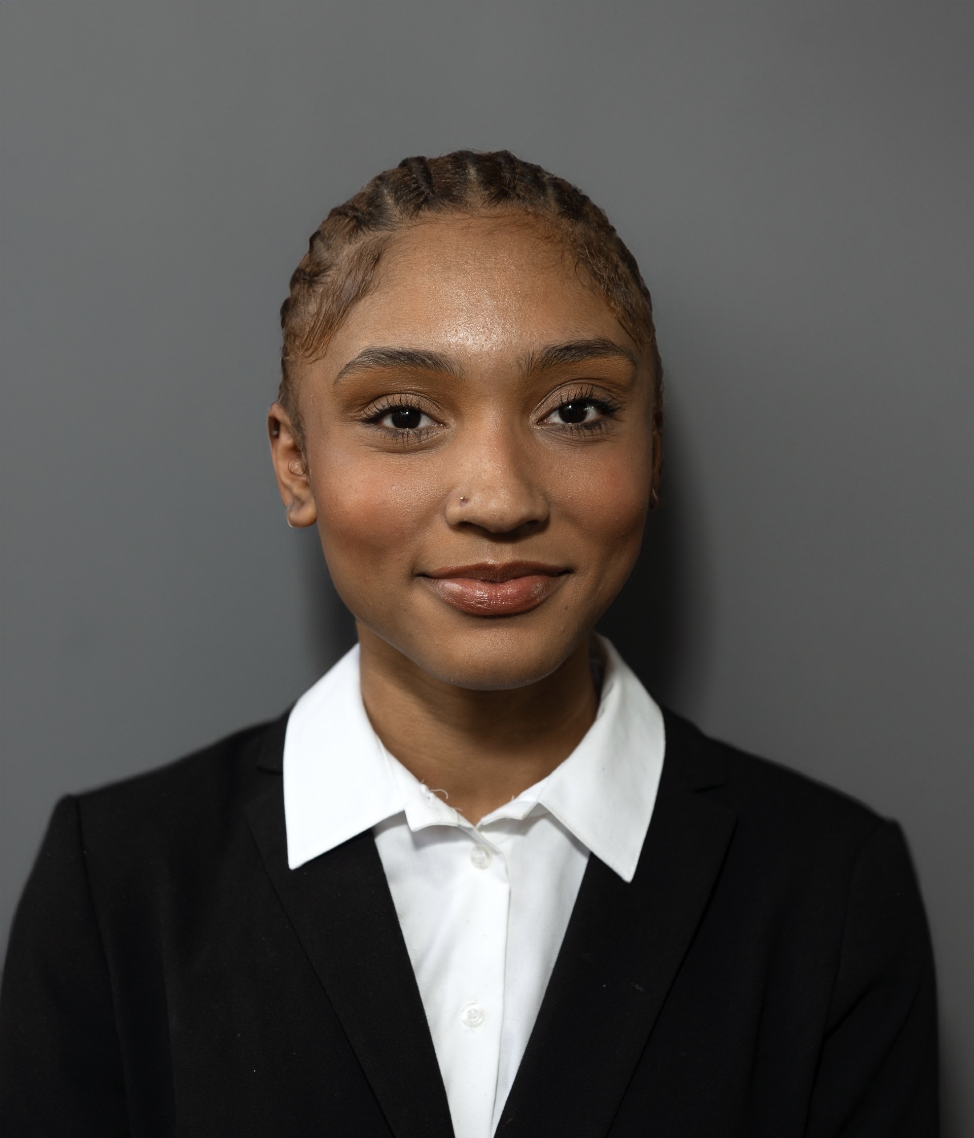 Clare Harvey headshot