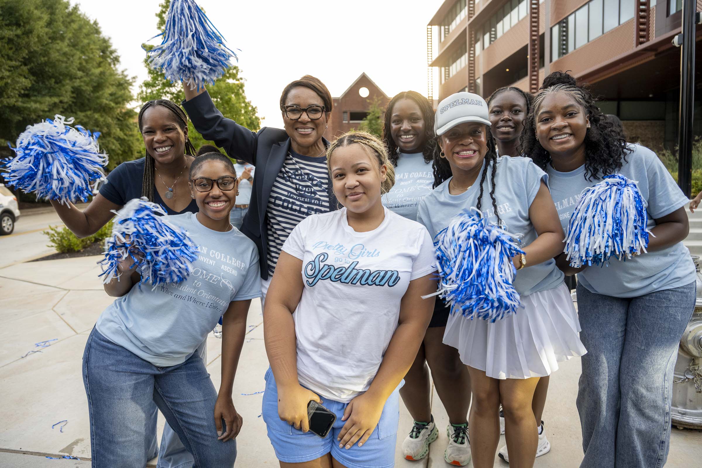Roz Brewer with students during move in day